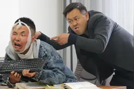 段子剧：学渣偷玩电脑以为伪装巧妙，谁知被老爸一眼看穿（上集）视频封面