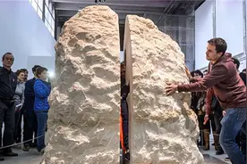 艺术家将自己封闭在巨石中，8天后破石而出，让人绝对想不到视频封面