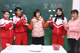 按考试成绩抽盲盒，学霸抽到了谢谢惠顾，结果数学竟考800分视频封面