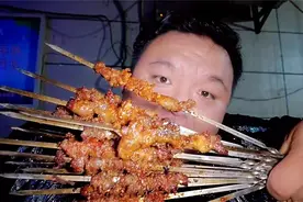 武汉最烟火气的新疆烧烤，3元烤羊筋、羊肉串，唤醒基因的夜宵！视频封面