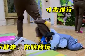 黄轩有多温暖：打扫卫生被两只猩猩抱住腿，寸步难行都不忍发脾气