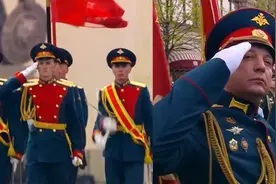 快讯！俄罗斯纪念卫国战争胜利77周年红场阅兵式正式开始视频封面