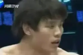 死神方便对战世界泰拳王考克莱，劈挂腿让对手招架不住，场面精彩视频封面