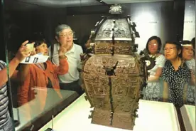 农民挖得一青铜器，价值举世无双，国家出手也要把它买回来视频封面