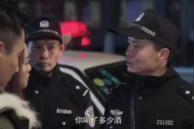 影视：姑娘被汉子跟踪，向警方求救，一查身份证连警察都套近乎视频封面