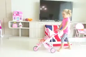 小哥哥小妹妹在家也能玩得这么溜，真是开心无处不在，有爱真香！视频封面