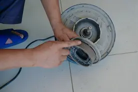 电动车刹车如何工作？修车师傅带你解读！几分钟让你轻松了解视频封面
