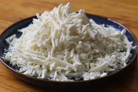 牛奶加醋就可以做出马苏里拉芝士，成本只要十几块