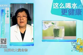 多喝水有助促进新陈代谢，但怎么喝更健康？专家给出建议|生活圈视频封面
