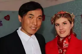 2019年，河南38岁外卖员娶小12岁乌克兰美女，如今怎么样了？视频封面