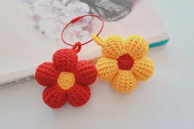 钩针泡泡花挂件，阳光润色临水岸，可爱明媚花朵朵