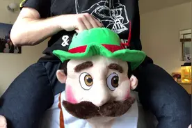 盘点四个最搞怪的服装！猪八戒背的不一定是媳妇！