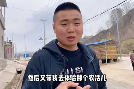 路遇收废品的80岁爷爷，热心的给水喝，小伙直接带他去吃大碗面视频封面