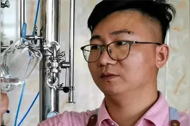 自酿酒中的甲醇并非通过掐酒头就能完全解决，去除甲醇需反复实验视频封面