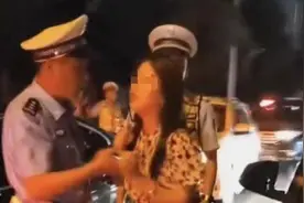 娄底警方通报宝马女司机撞人拖行情况，律师：或涉故意杀人视频封面