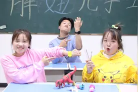 同学的手表不让戴，胖妞用彩色卡纸做了一个，小兔子手表真可爱