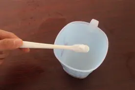 刷牙前，牙膏要不要沾水今天才弄清楚，难怪牙齿越刷越黄