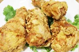 大厨教你炸鸡腿的正确做法，鸡腿香脆嫩滑，学会再也不用出去买了