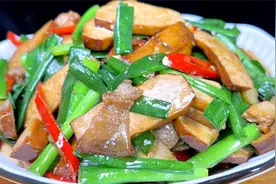 这才是韭菜炒香干最正确的做法，韭菜脆嫩清香，香干豆腐劲道入味