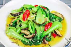 大厨分享一道“香菇烧上海青”，营养美味口感好，做法简单又家常视频封面
