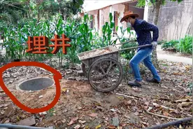 海南小哥离开北京回家改造瓦房，多余的土拿来埋井，省时省力！视频封面