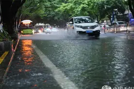 中山市气象台发布暴雨红色预警，这些镇街停课