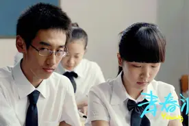 少年因早恋落榜，女友却考上复旦，挣扎中二战让他明白高考的意义