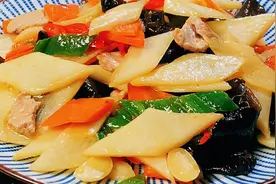 山药最好吃的家常做法，给肉都不换，清新爽口解腻，过年吃着真香视频封面