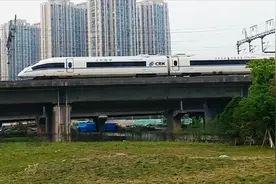 16节编组的380BL动车，温州南至阜阳西G7652次中途进杭州东