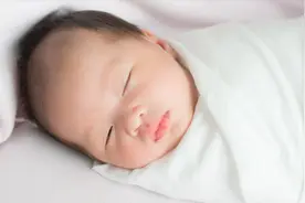 宝宝呕吐不止，还抽搐起来了？医生：这种情况下赶紧去医院！视频封面