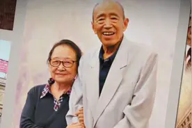 人艺院长张和平致电蓝天野，约人商议，重排话剧《家》视频封面