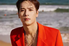 男星走红毯只穿黑西装？红毯上王嘉尔张艺兴远比你想像的更敢穿！视频封面