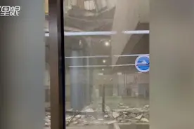 遭暴风雨袭击 泰国曼谷廊曼机场一候机楼发生坍塌视频封面