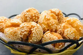 老北京小吃开口笑的做法，配料和比例是关键，个个开口，酥香脆爽视频封面