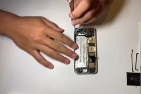 带你回顾经典：iphone拆解及内部。全面鉴赏乔布斯最后的遗作。视频封面