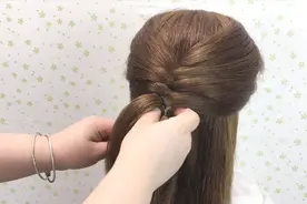 成熟女人这样扎头发，端庄温婉，女人味十足