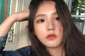 靠“人格分裂”走红，一句“窝嫩叠”涨粉千万，安妮到底什么来头视频封面