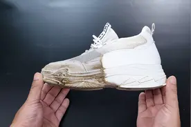 白鞋子脏了难洗白？教你一招，不用水擦就洁白如新，方法太棒了