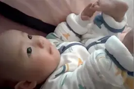 6个小宝宝一觉睡醒喊妈妈，萌萌小奶音，妈妈听着比吃蜜糖甜视频封面