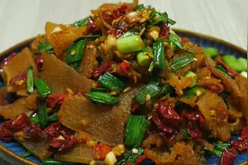 牛皮这样做才好吃，香辣美味有嚼劲，搭配米饭连吃三大碗饭