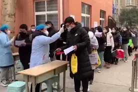 年轻人越来越多 西安未央社工招录资格复审现场火爆