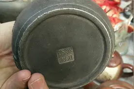 今天发现一个清代镏金的茶壶，落款是吴月亭制，是正品吗视频封面