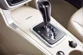 自动挡车子，在D挡熄火了，为什么打不着火？老司机支招，有窍门视频封面