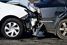 试驾事故何时休？4s店试驾出了事故是车主自己承担吗视频封面