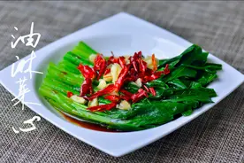 青菜别总炒，试试这道油淋菜心，又脆又香，真好吃。
