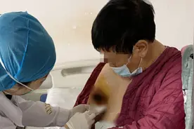七旬老人一个月暴瘦14斤，原因曝光，医生紧急提示：早诊断早治疗视频封面