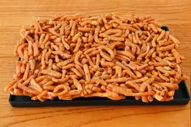 一碗面粉3个鸡蛋，教你做脆皮沙琪玛，简单易学，咬一口嘎嘣脆！