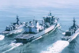 中国901型综合补给舰功能强大，排水量达48000吨，航速达25节视频封面