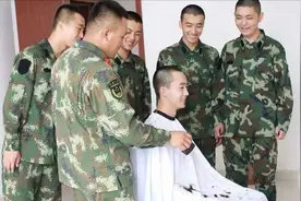 为什么中国的军人，都必须剪成寸头？退役老兵透露实情！视频封面