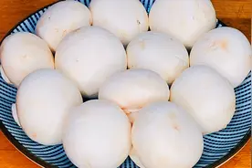 这才是口蘑最营养好吃的做法，滑嫩鲜香滋味甜美，老人孩子都爱吃